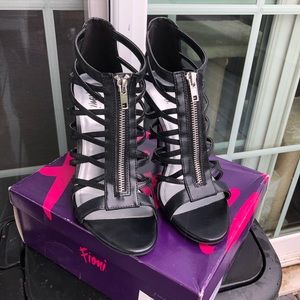 Women’s black heeled sandal